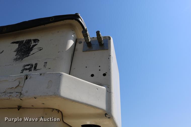 image for item DD0127 1992 GMC TopKick bucket truck