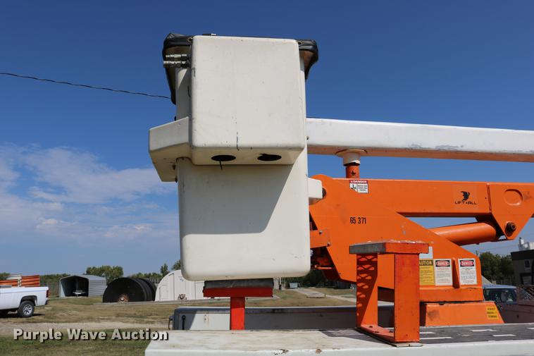 image for item DD0127 1992 GMC TopKick bucket truck