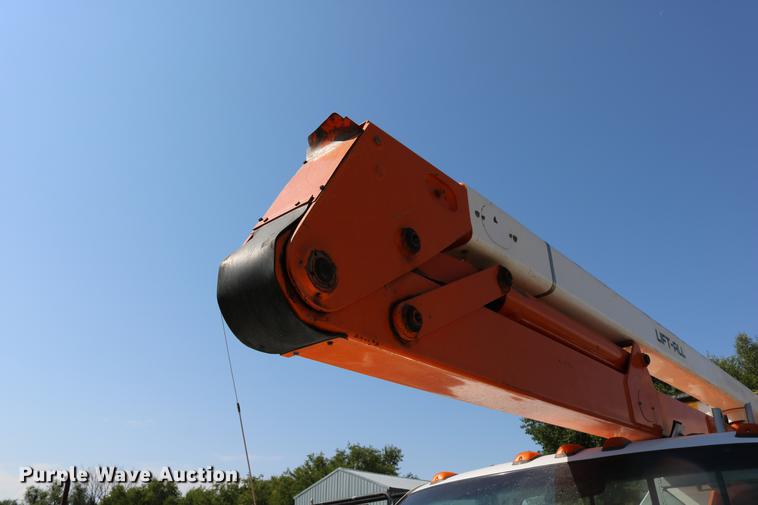 image for item DD0127 1992 GMC TopKick bucket truck