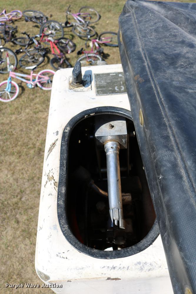 image for item DD0127 1992 GMC TopKick bucket truck