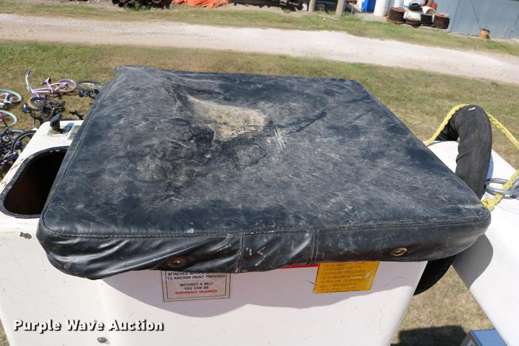 image for item DD0127 1992 GMC TopKick bucket truck