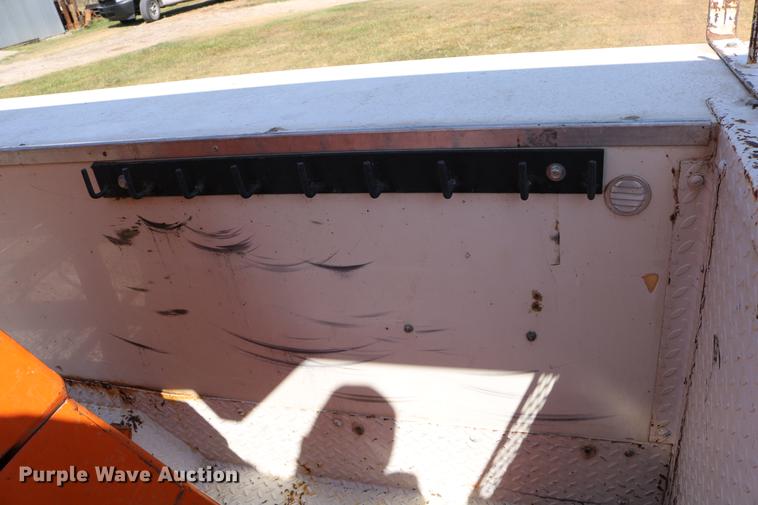 image for item DD0127 1992 GMC TopKick bucket truck