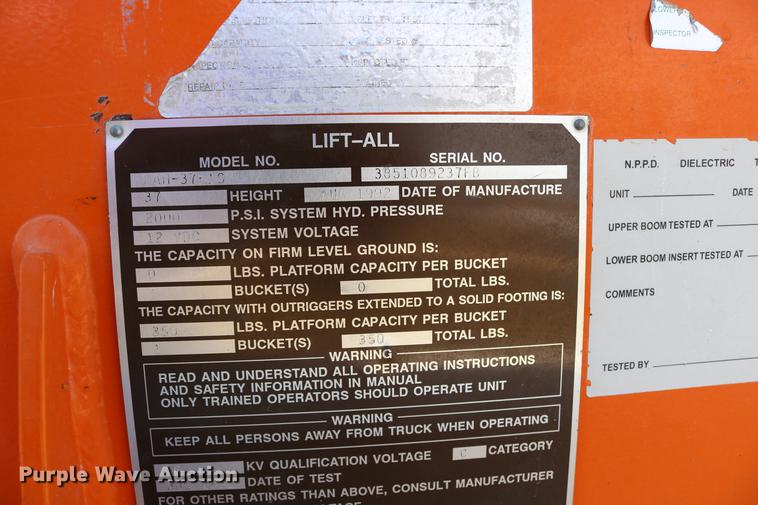 image for item DD0127 1992 GMC TopKick bucket truck