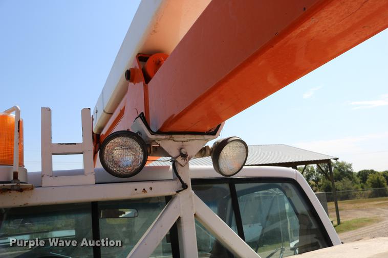 image for item DD0127 1992 GMC TopKick bucket truck