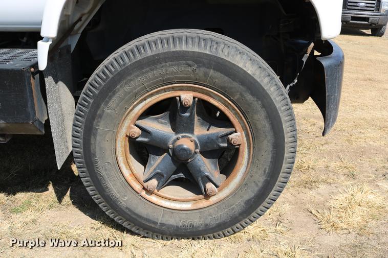 image for item DD0127 1992 GMC TopKick bucket truck