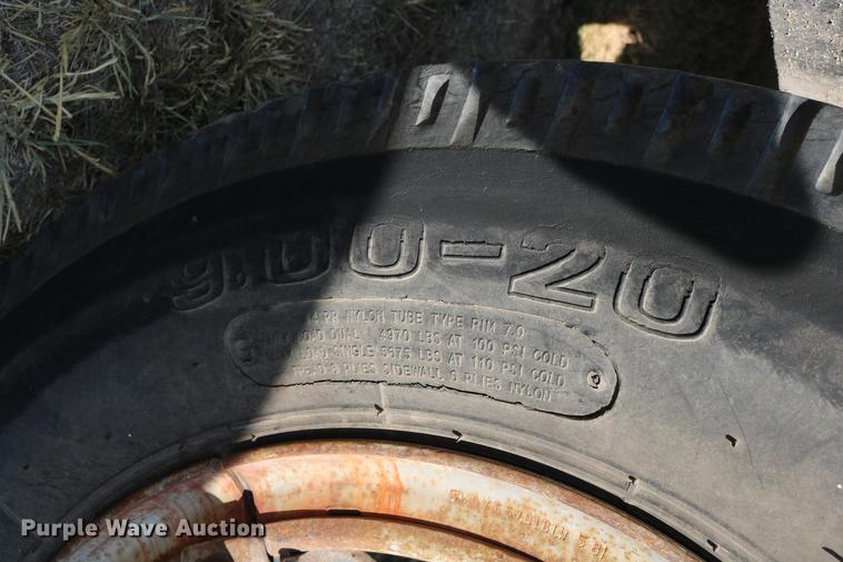 image for item DD0127 1992 GMC TopKick bucket truck