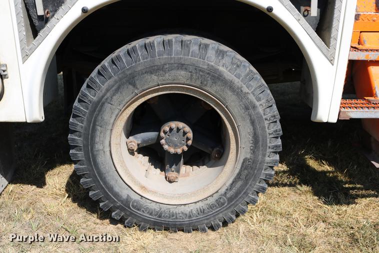 image for item DD0127 1992 GMC TopKick bucket truck