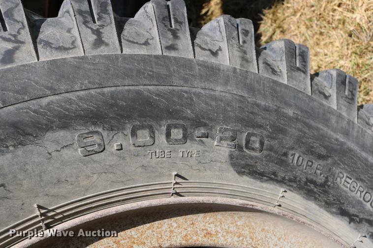 image for item DD0127 1992 GMC TopKick bucket truck