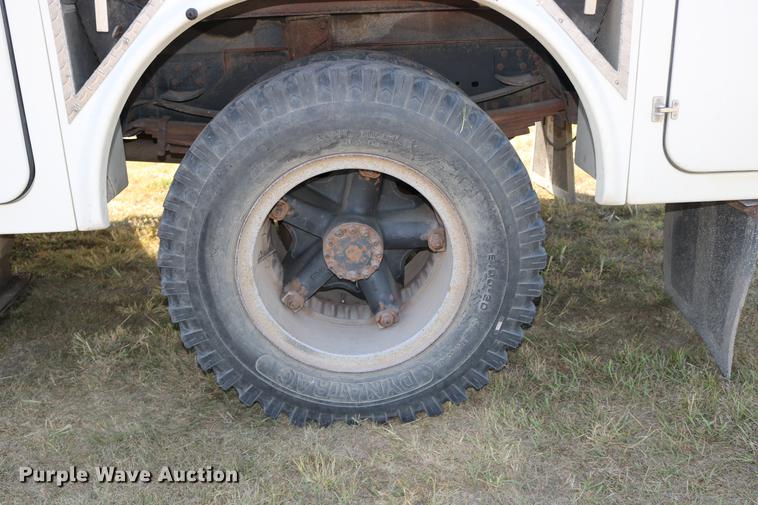 image for item DD0127 1992 GMC TopKick bucket truck