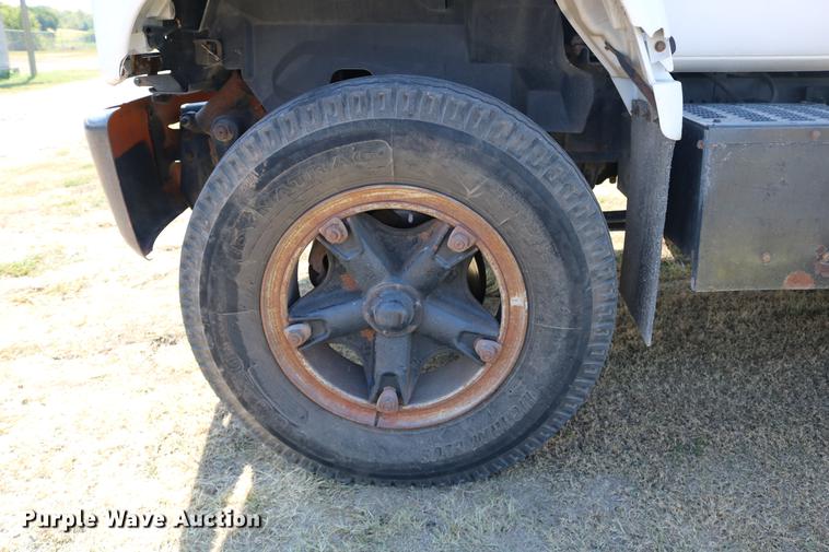 image for item DD0127 1992 GMC TopKick bucket truck