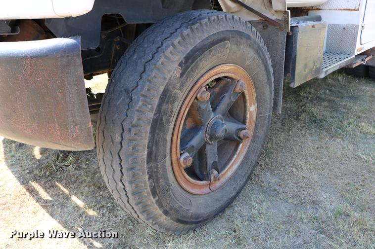 image for item DD0127 1992 GMC TopKick bucket truck