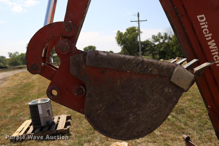 image for item DD0128 1986 Ditch Witch 7510DD trencher