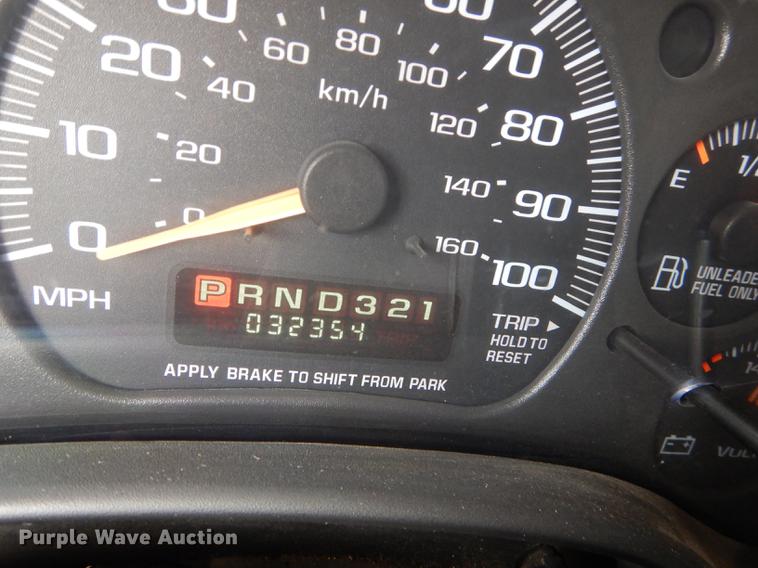 image for item DD0751 2002 GMC Savana G3500 Cargo Thomas school bus