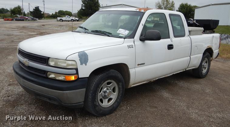 image for item DD0760 2002 Chevrolet Silverado 1500 Ext. Cab pickup truck