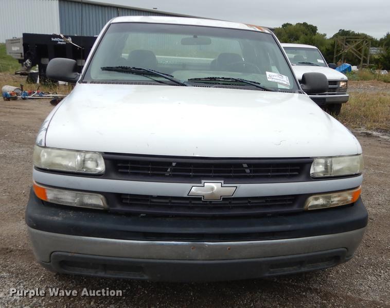 image for item DD0760 2002 Chevrolet Silverado 1500 Ext. Cab pickup truck