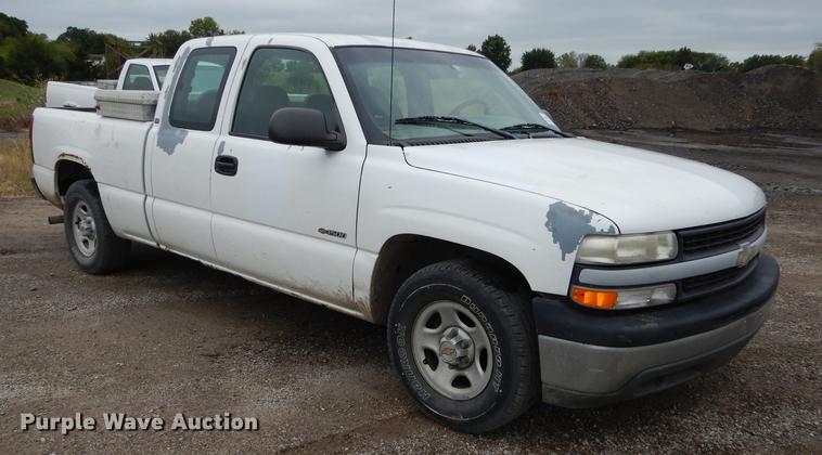 image for item DD0760 2002 Chevrolet Silverado 1500 Ext. Cab pickup truck
