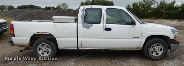 image for item DD0760 2002 Chevrolet Silverado 1500 Ext. Cab pickup truck