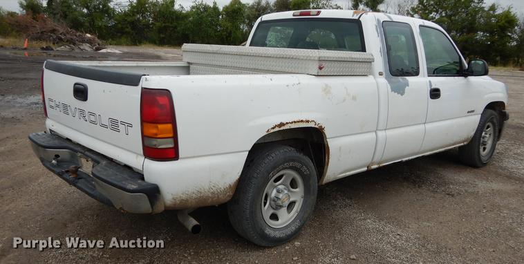 image for item DD0760 2002 Chevrolet Silverado 1500 Ext. Cab pickup truck