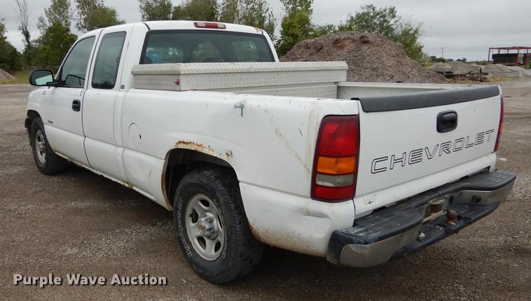 image for item DD0760 2002 Chevrolet Silverado 1500 Ext. Cab pickup truck