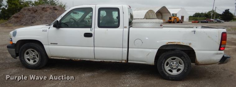 image for item DD0760 2002 Chevrolet Silverado 1500 Ext. Cab pickup truck