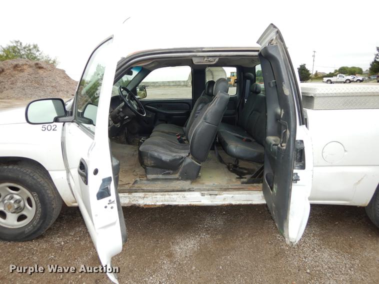 image for item DD0760 2002 Chevrolet Silverado 1500 Ext. Cab pickup truck