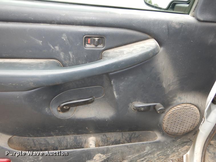 image for item DD0760 2002 Chevrolet Silverado 1500 Ext. Cab pickup truck