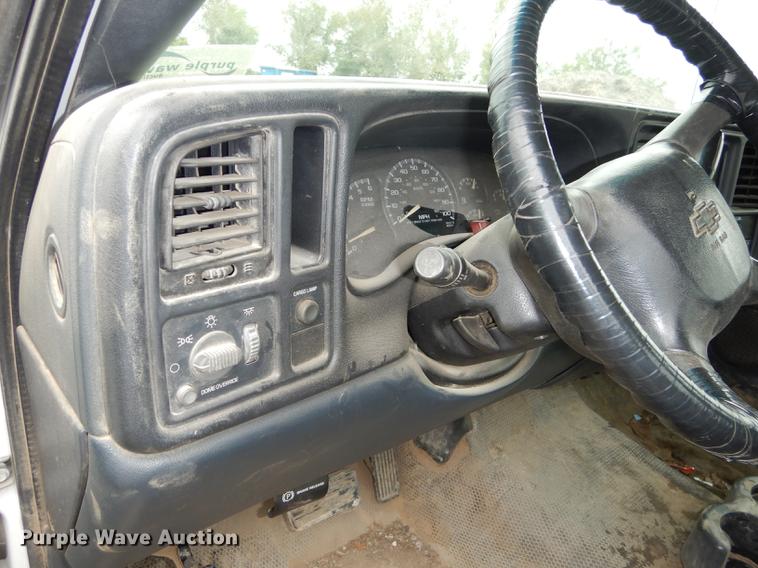 image for item DD0760 2002 Chevrolet Silverado 1500 Ext. Cab pickup truck