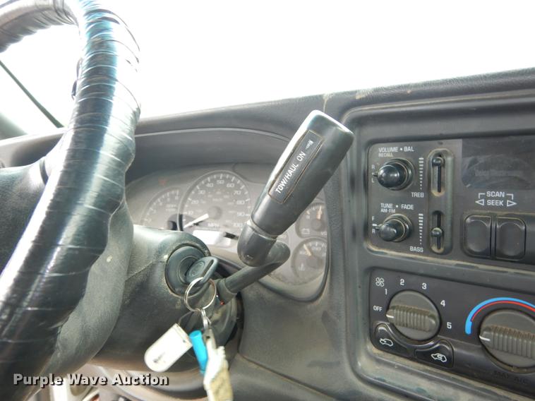 image for item DD0760 2002 Chevrolet Silverado 1500 Ext. Cab pickup truck