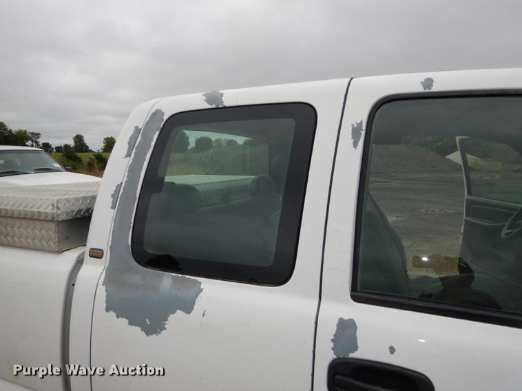 image for item DD0760 2002 Chevrolet Silverado 1500 Ext. Cab pickup truck