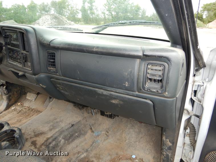 image for item DD0760 2002 Chevrolet Silverado 1500 Ext. Cab pickup truck