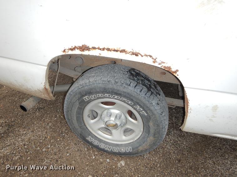 image for item DD0760 2002 Chevrolet Silverado 1500 Ext. Cab pickup truck