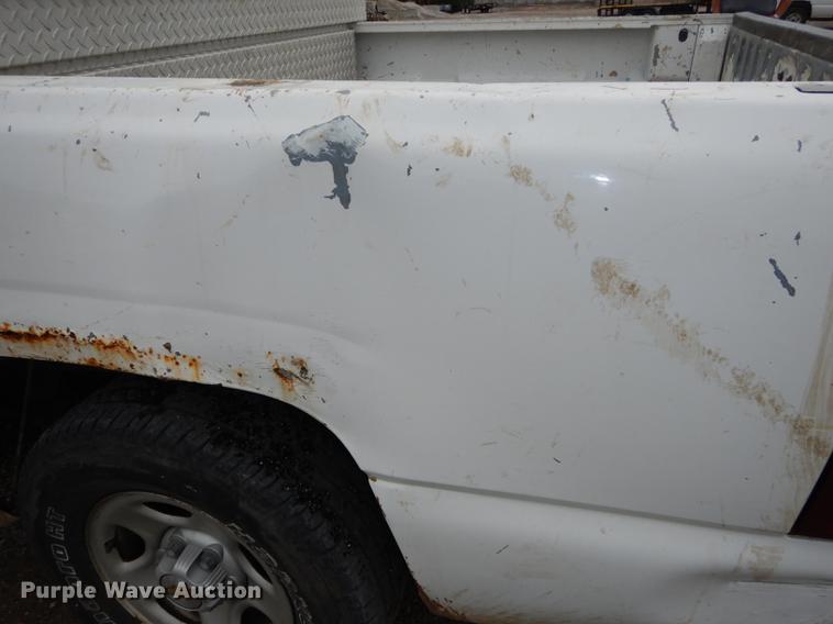 image for item DD0760 2002 Chevrolet Silverado 1500 Ext. Cab pickup truck