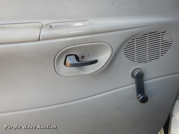 image for item DD0788 2005 Ford E450 Super Duty shuttle bus