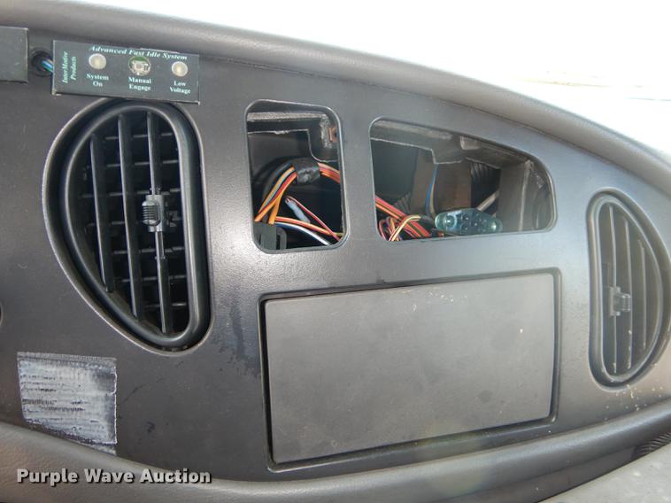 image for item DD0788 2005 Ford E450 Super Duty shuttle bus