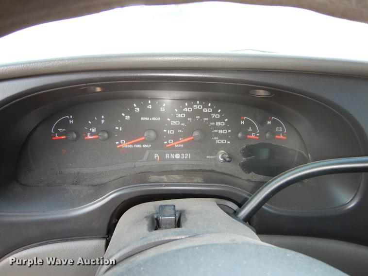 image for item DD0788 2005 Ford E450 Super Duty shuttle bus