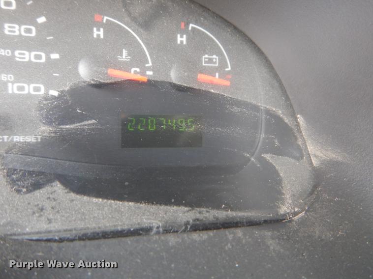 image for item DD0788 2005 Ford E450 Super Duty shuttle bus