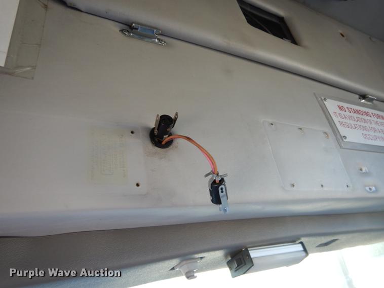 image for item DD0788 2005 Ford E450 Super Duty shuttle bus