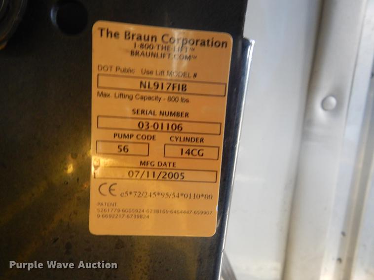 image for item DD0788 2005 Ford E450 Super Duty shuttle bus