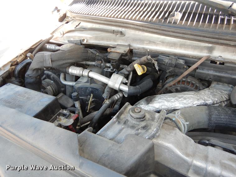 image for item DD0788 2005 Ford E450 Super Duty shuttle bus