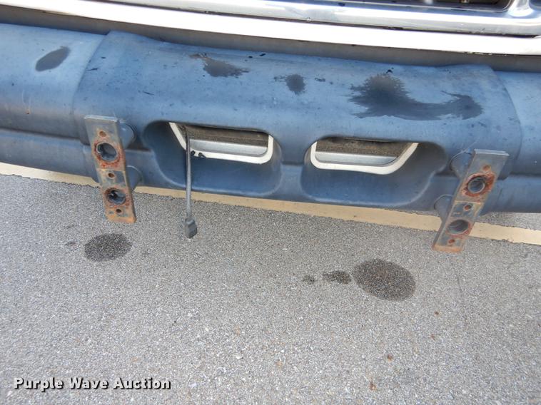 image for item DD0788 2005 Ford E450 Super Duty shuttle bus