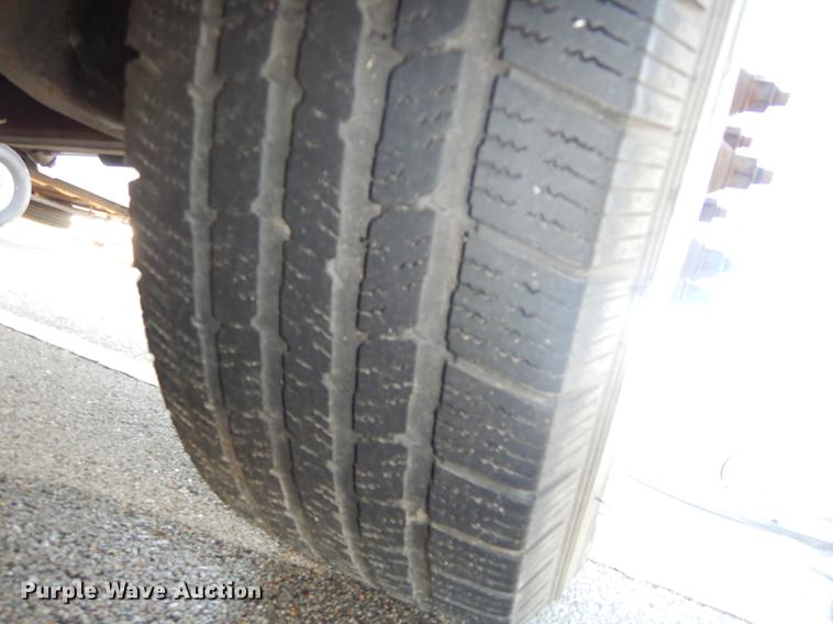 image for item DD0788 2005 Ford E450 Super Duty shuttle bus