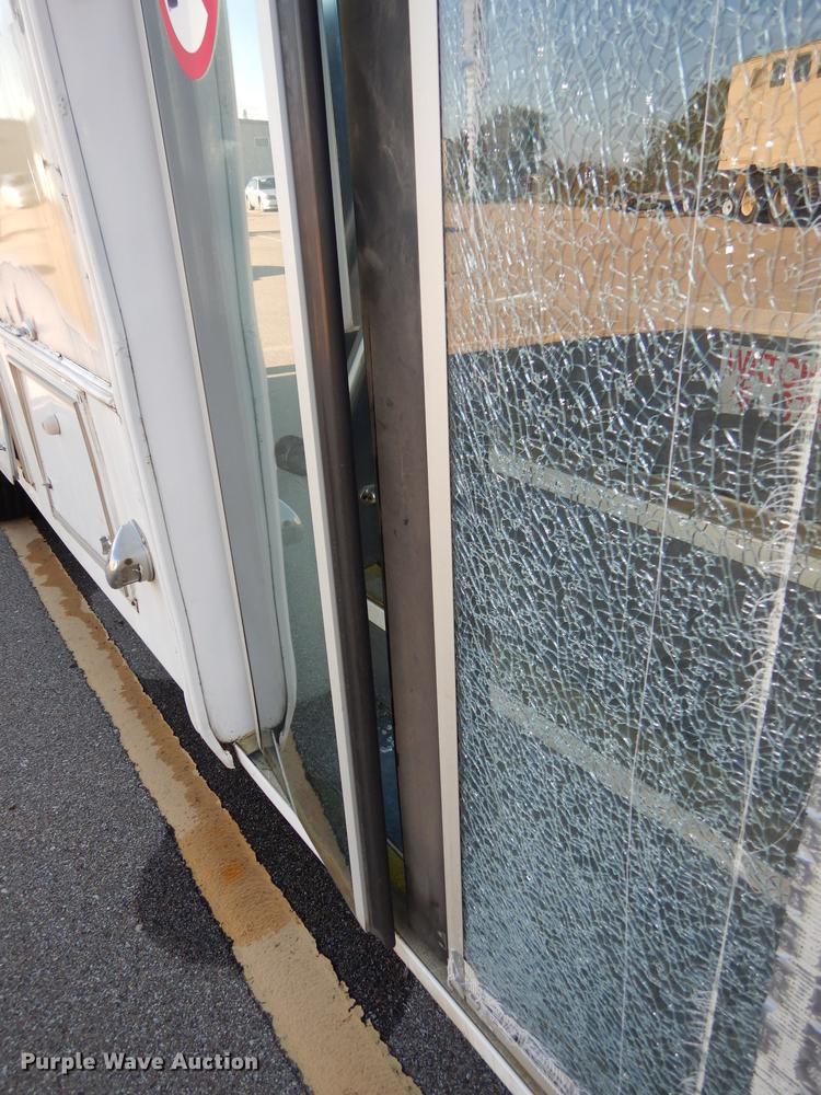 image for item DD0788 2005 Ford E450 Super Duty shuttle bus