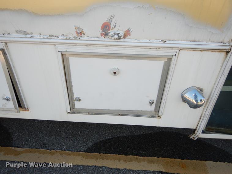 image for item DD0788 2005 Ford E450 Super Duty shuttle bus