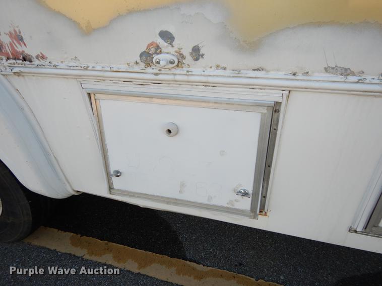 image for item DD0788 2005 Ford E450 Super Duty shuttle bus