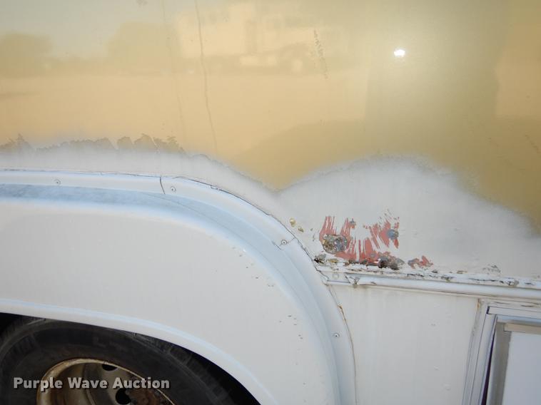 image for item DD0788 2005 Ford E450 Super Duty shuttle bus