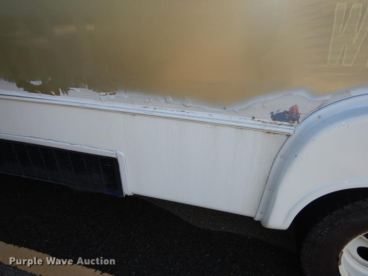 image for item DD0788 2005 Ford E450 Super Duty shuttle bus