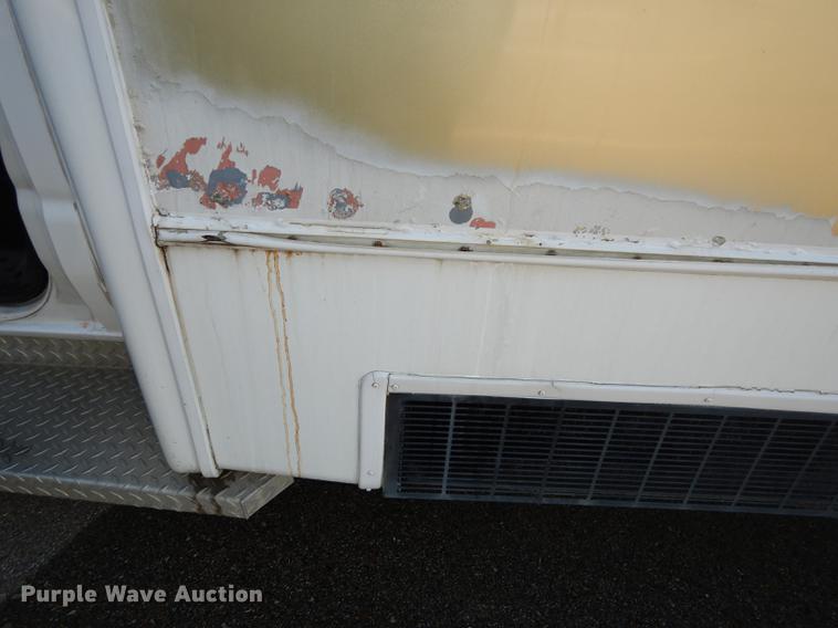 image for item DD0788 2005 Ford E450 Super Duty shuttle bus