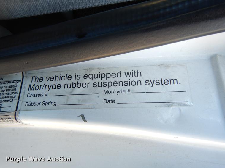 image for item DD0788 2005 Ford E450 Super Duty shuttle bus