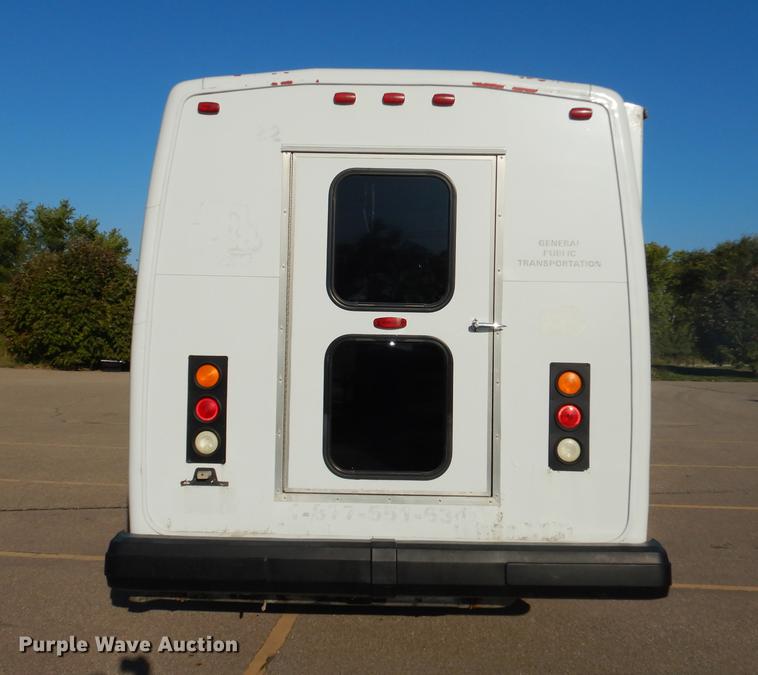 image for item DD0792 2005 Ford E450 Super Duty shuttle bus