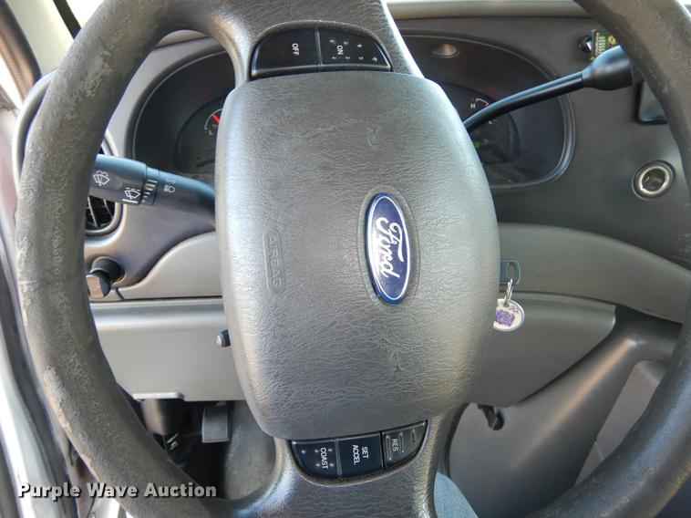 image for item DD0792 2005 Ford E450 Super Duty shuttle bus